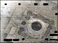 تصوير هوايی حرم عسکری در سامره، بعد از انفجار که توسط ارتش آمريکا منتشر شده است