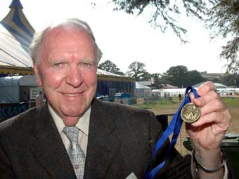 Yr Athro Glyn O Phillips 