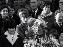 Mummer with audience