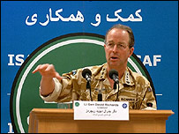 ژنرال ديويد ريچاردز فرمانده بريتانيايی ناتو در افغانستان