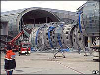 Záchranářská vozidla u letiště Charles de Gaulle