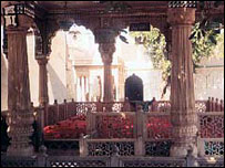 बख़्तियार काकी की मज़ार