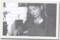 Ann Catrin wrth ei gwaith