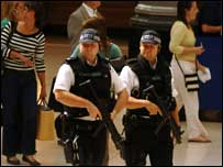 Policiais em Londres