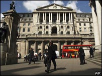 City workers outside the Bank of England