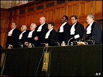 Soudci při soudním tribunálu v Haagu