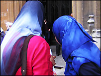 حجاب پہنے ہوئے خواتین