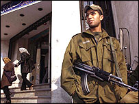 Íránský voják v Teheránu