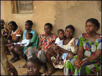 Mulheres e crianças guineenses