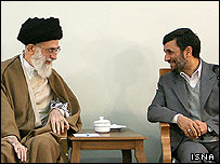 احمدی نژاد در کنار رهبر ایران
