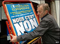 پوستر مخالفان در فرانسه