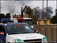 Khói bốc lên từ nơi được cho là có trực thăng Mỹ bị bắn hạ