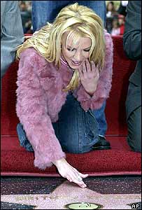 Britney tenta adotar uma imagem mais madura