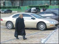 Хто гроші має, той платити зарплатню не поспішає?