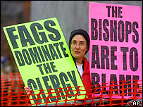 سنتگرايان رفتار جنسی کشيش رابينسون را گناه می دانند و به آن معترض اند