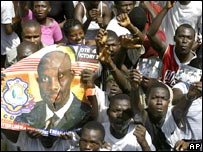 Manifestação de simpatizantes de George Weah em Monróvia