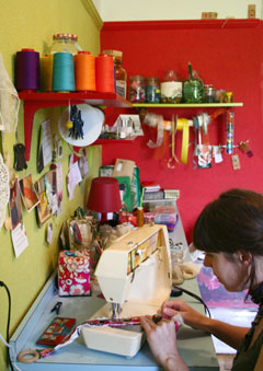 Artist Maud Telastuo in her Ruthin studio © Simon Proffitt
