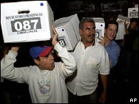 Oposição diz ter conseguido 3,6 milhões de assinaturas