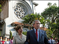 Tổng thống Bush thăm nhà thờ Cửa Bắc