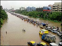 पानी में डूबी मुंबई