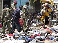 Kenyan police search for Mungiki sect members in the Muthare suburb of Nairobi.