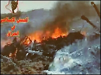 Düşen helikopterin yanan enkazı