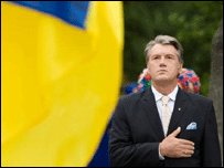 Ющенко з українським прапором