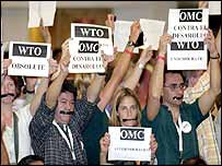 Manifestantes anti-OMC em Cancún