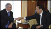 Netanyahu (esquerda) e Mubarak/AP