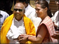 डीएमके अध्यक्ष करुणानिधि और सोनिया गाँधी