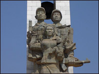 Tượng đài Hữu nghị Campuchia-Việt Nam tại Phnom Penh