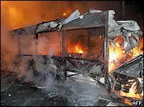 تشدد کے واقعات پیر کی شب بھی پیش آئے