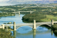 Y ddwy bont dros y Fenai - Valley Stream Media Developments a the Gwilym Davies Aerial Photo Collection.