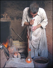کارگاه شیشه گری در هرات