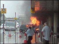 Fogo no local de tentativa de atentado em Glasgow