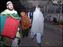 भूकंप पीड़ित