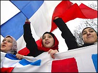 زنان مسامان در فرانسه در مقابل ممنوعيت حجاب تظاهرات کردند