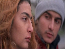 آریا و خورشید درنمایی از فیلم "ترانزیت"ساخته بنی خوشنودی