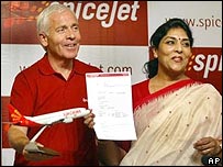 पर्यटन मंत्री रेणुका चौधरी के साथ मार्क विंडर्स