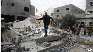 Casa destruída por ataque aéreo no campo de Jabalia, na Faixa de Gaza