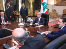 رئيس الجمهورية والى جانبيه الحريري وبري