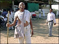 बापू के हमशक्ल