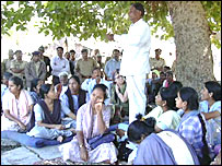 नर्मदा बचाओ आंदोलन के कार्यकर्ता