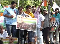 Ðám đông ủng hộ