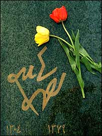 سنگ قبر احمد شاملو پيش از تخريب - عکسها از آرش عاشوری نيا - وب سايت کسوف