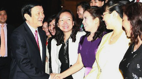 Chủ tịch Trương Tấn Sang tiếp các doanh nhân (ảnh TTXVN)