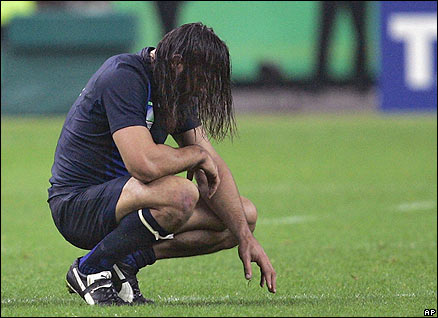 Sebastien Chabal shows his emotion after France lose to England in the semi final.jpg