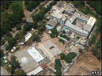 تصویر هوایی مسجد لال (چپ) و مدرسه حفصه