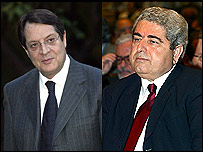 DİSİ Genel Başkanı Anastasiadis (solda) ve AKEL Genel Sekreteri Hristofyas