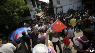 上海某旅遊點遊人如織(2/10/2012)